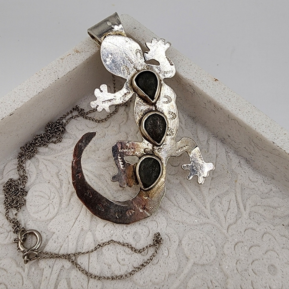 LABRADORITE GECKO PENDANT HANDMADE IN STERLING SILVER APPROX 2" × 1.5" Size